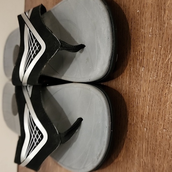 Vionic Men's Flip Flops Black, Gray and Silver size 10 - Picture 11 of 11